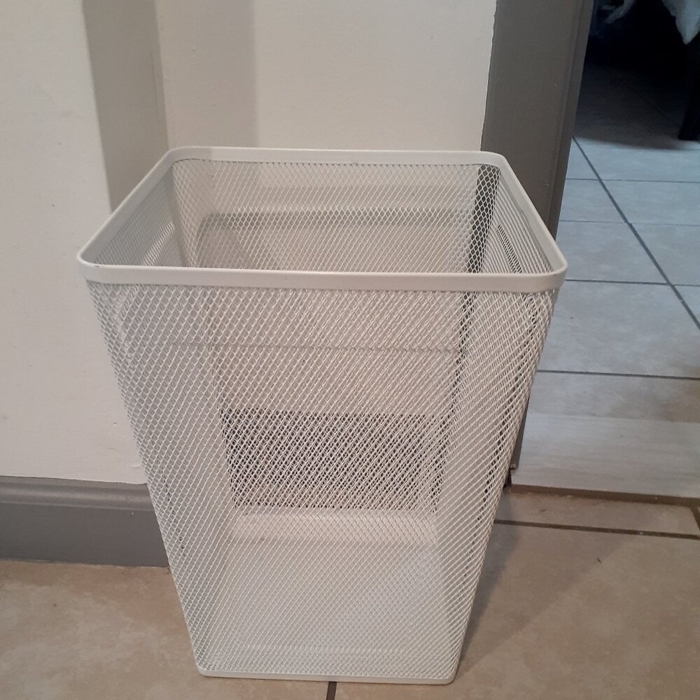 White mesh bin
